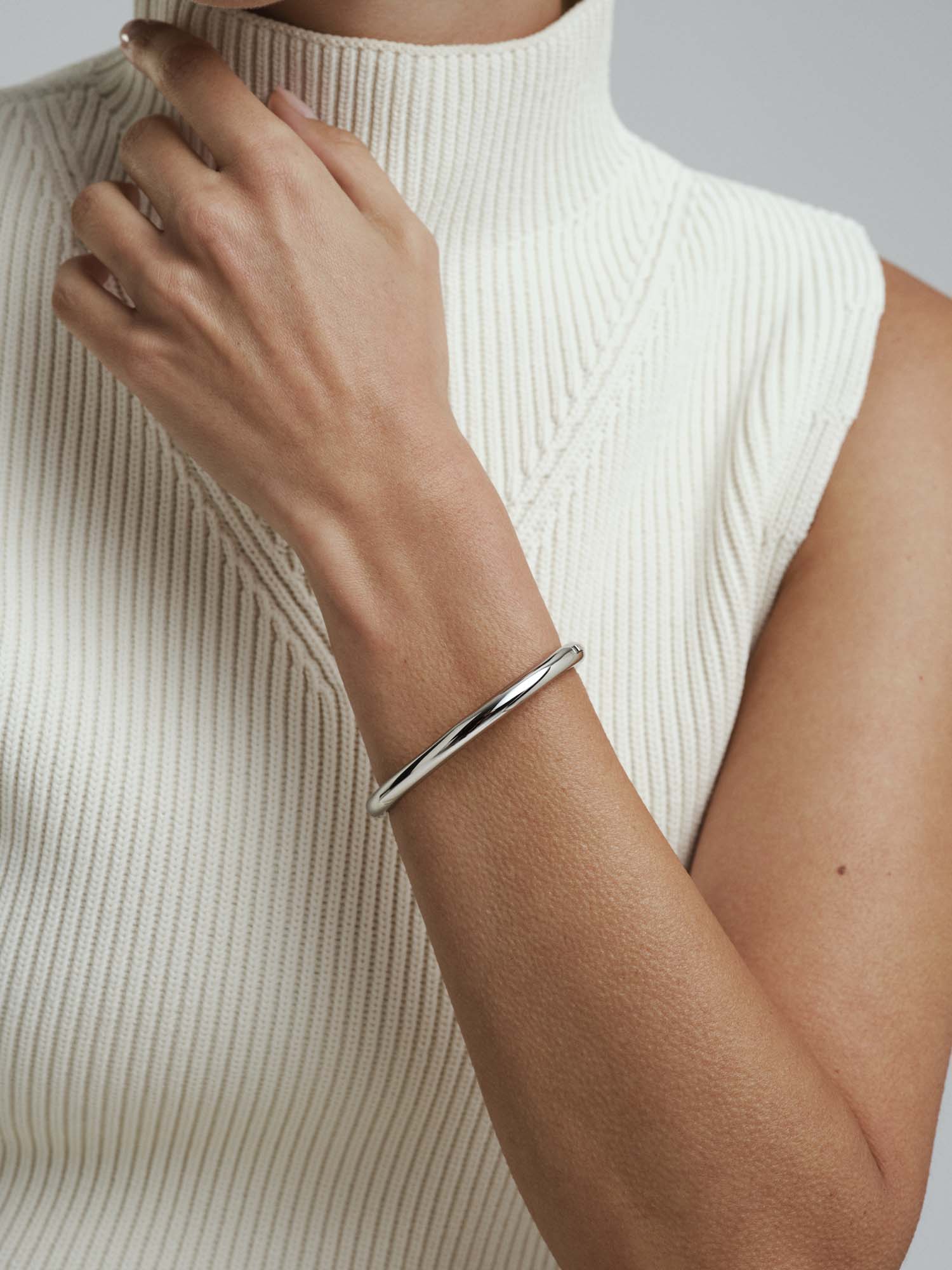 Aura Bold Bangle - Image 3