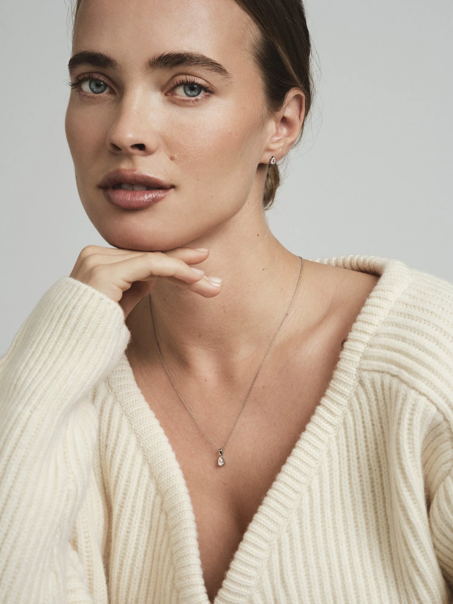 Belle White Necklace - Image 2