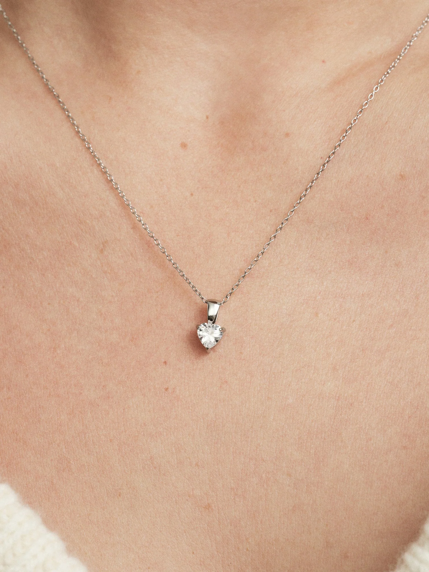 Bonne White Necklace - Image 3
