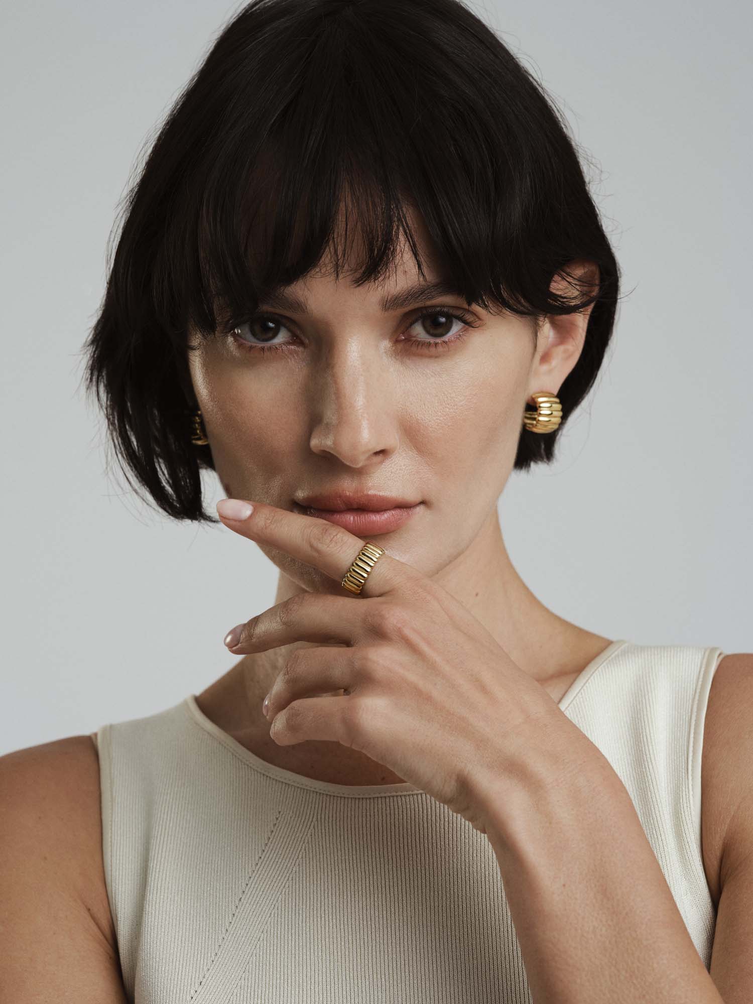 Chic Ribbed Ring - Image 2