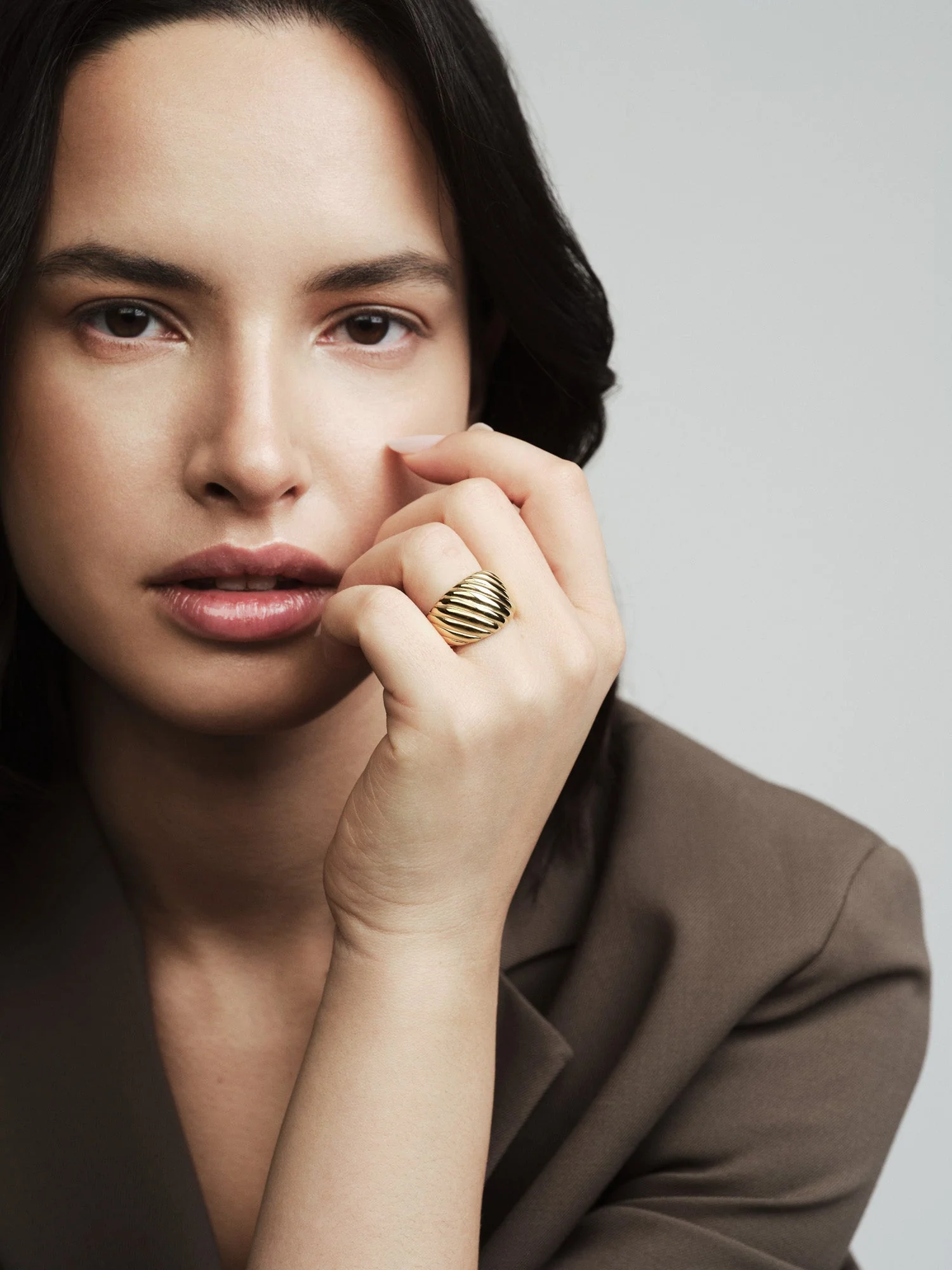 Curved Ribbed Ring - Image 2