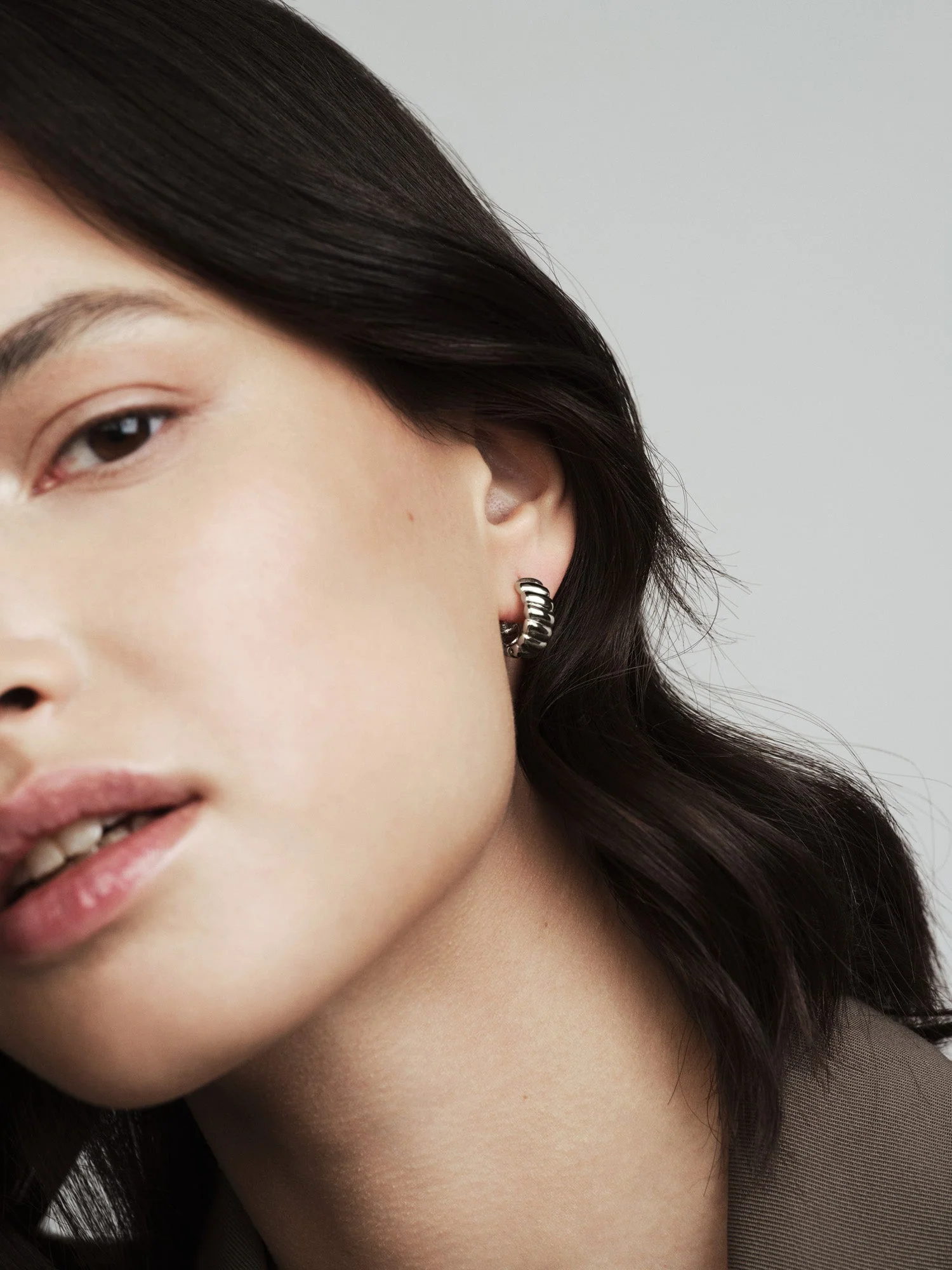 Curved Ribbed Earring - Image 2