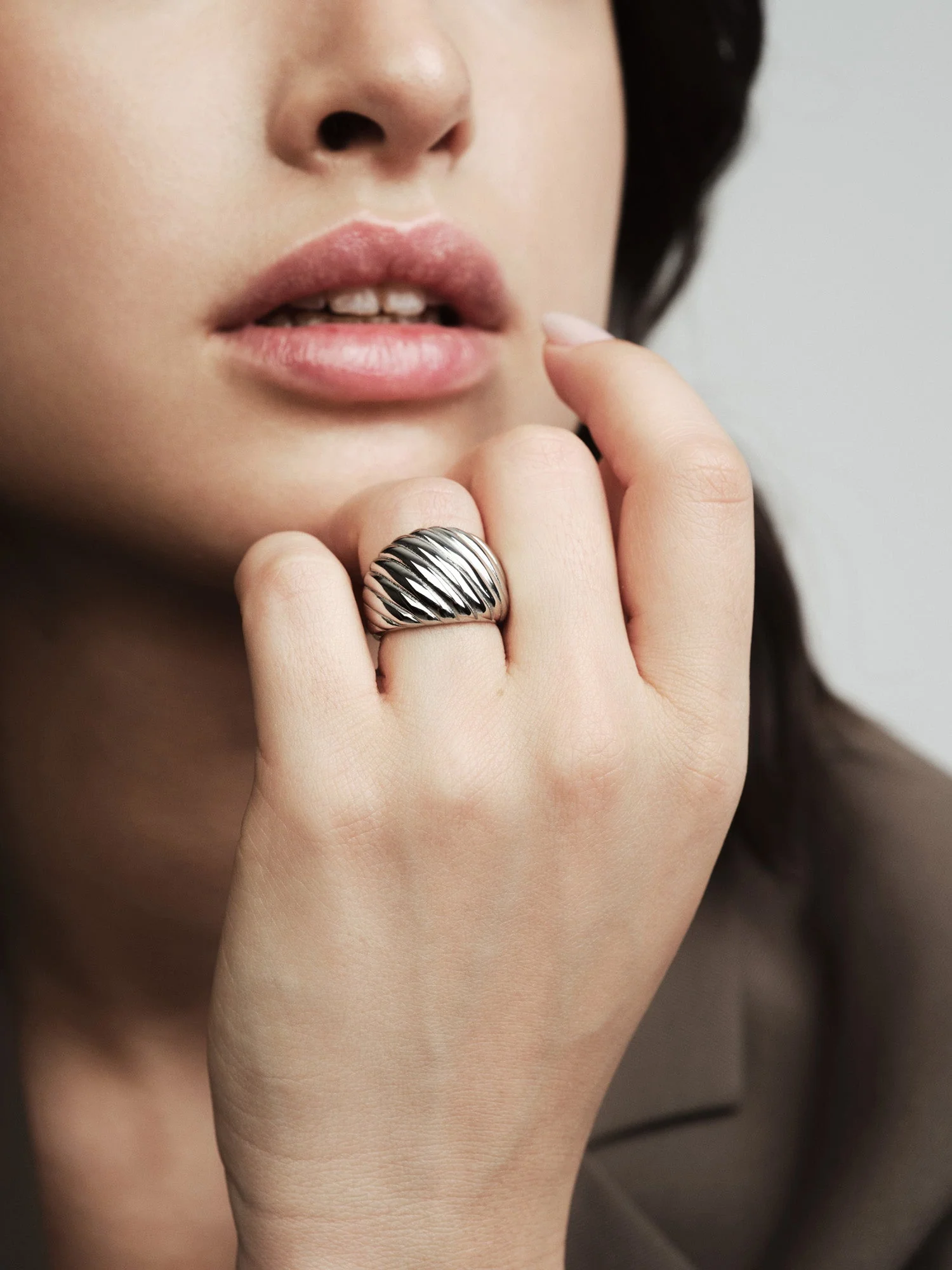 Curved Ribbed Ring - Image 3
