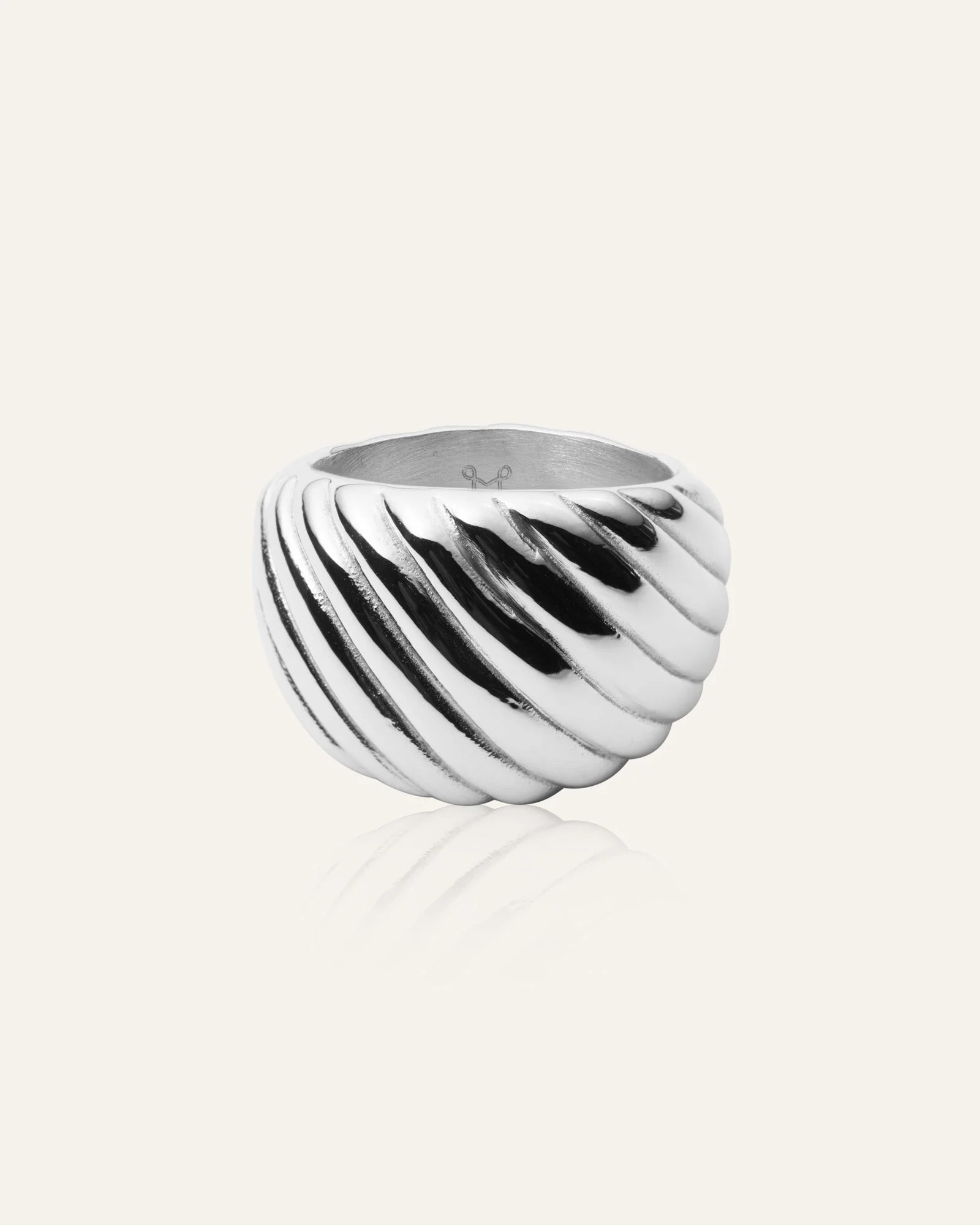 Curved Ribbed Ring - Image 4