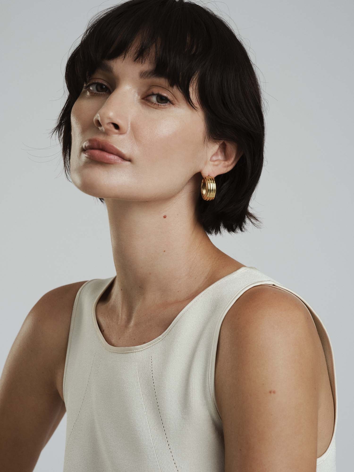 Edge Ribbed Medium Hoops - Image 2