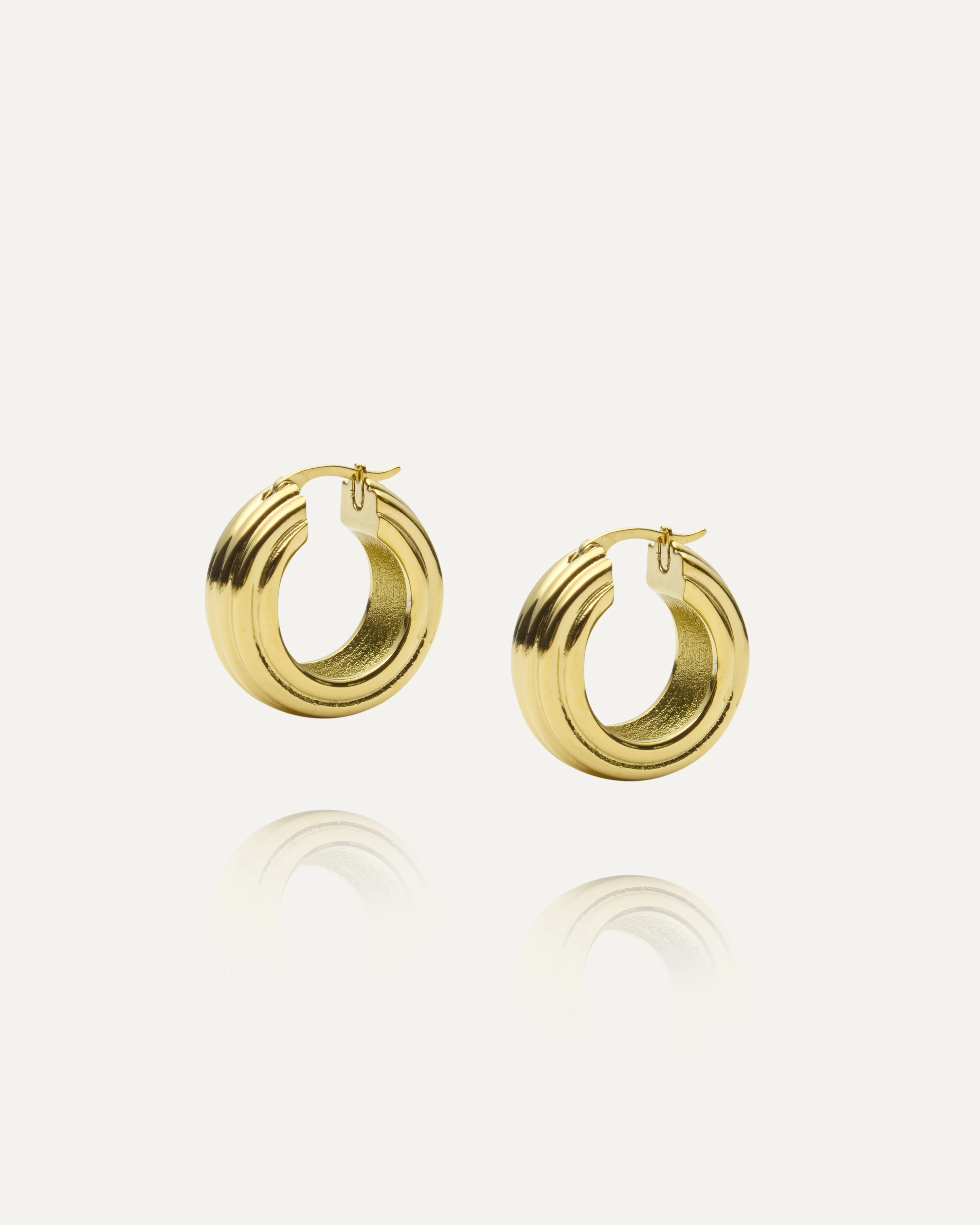 Edge Ribbed Medium Hoops - Image 4