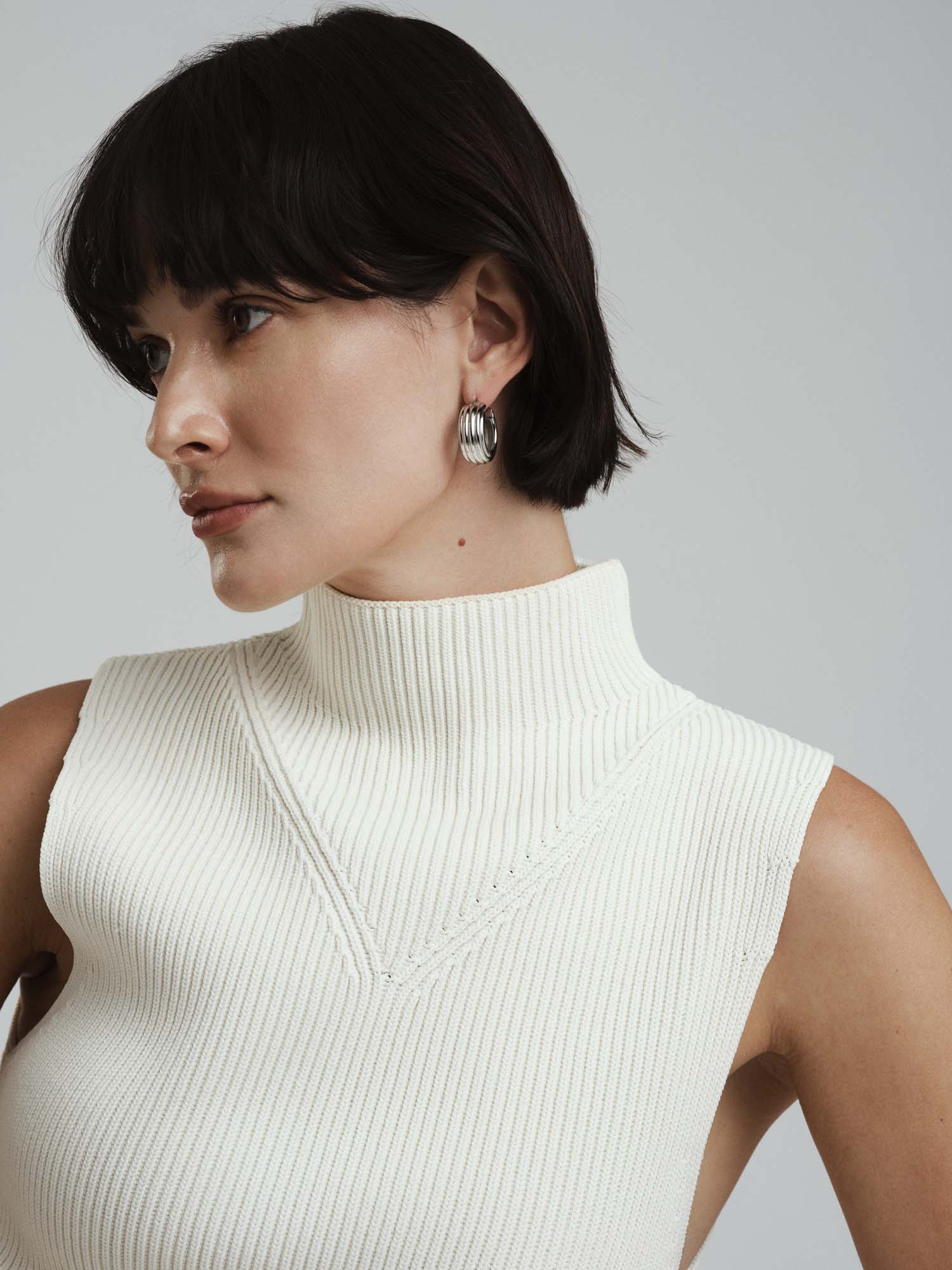 Edge Ribbed Medium Hoops - Image 2