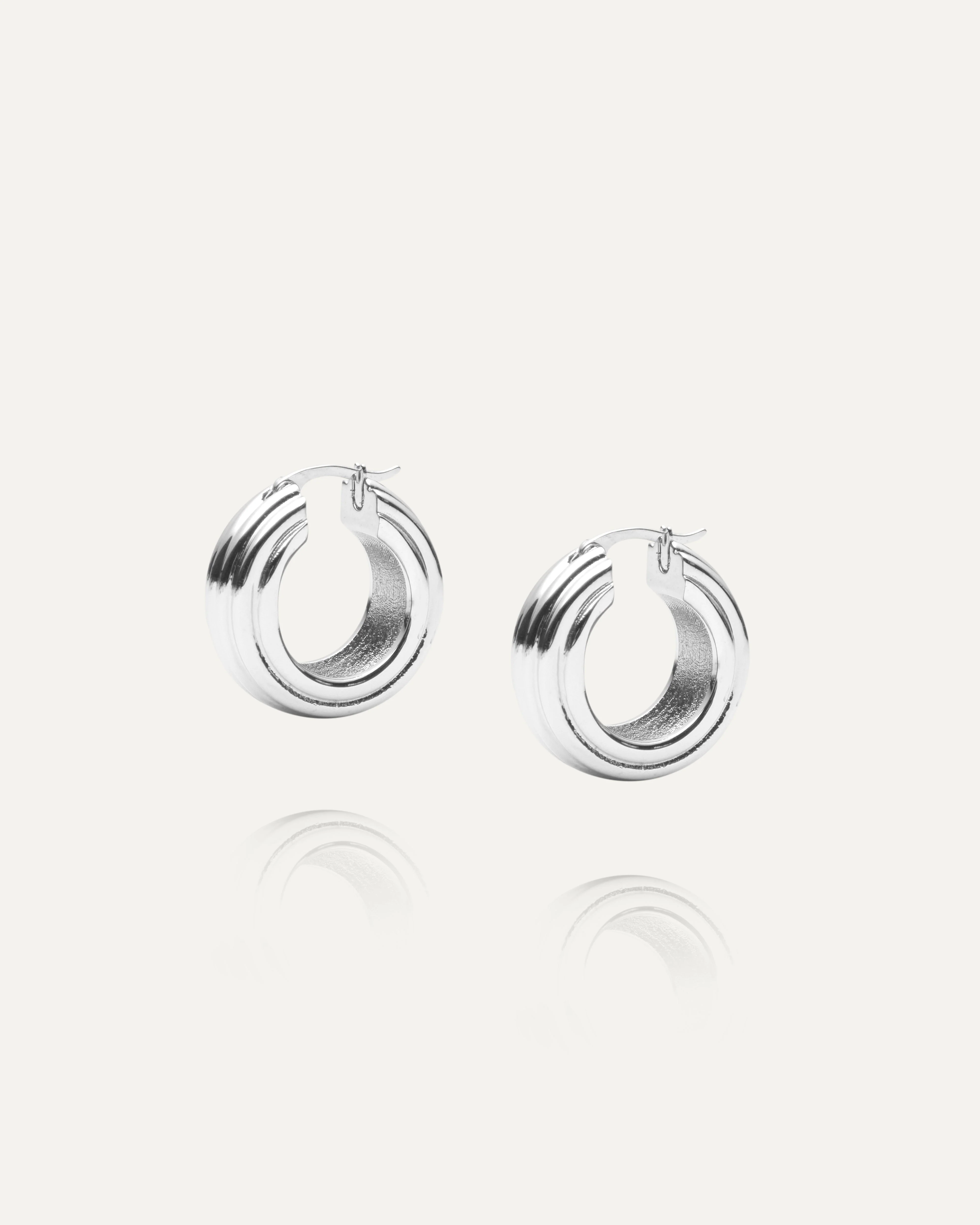 Edge Ribbed Medium Hoops - Image 4