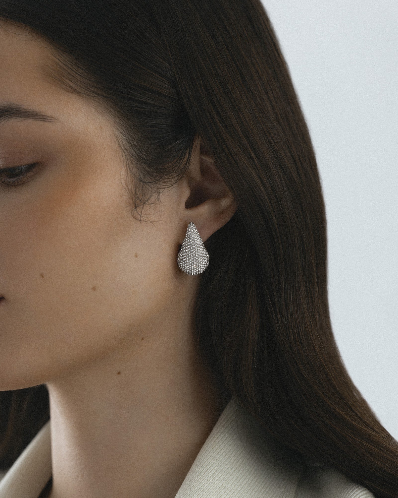 Pavé daring large earring - Image 3