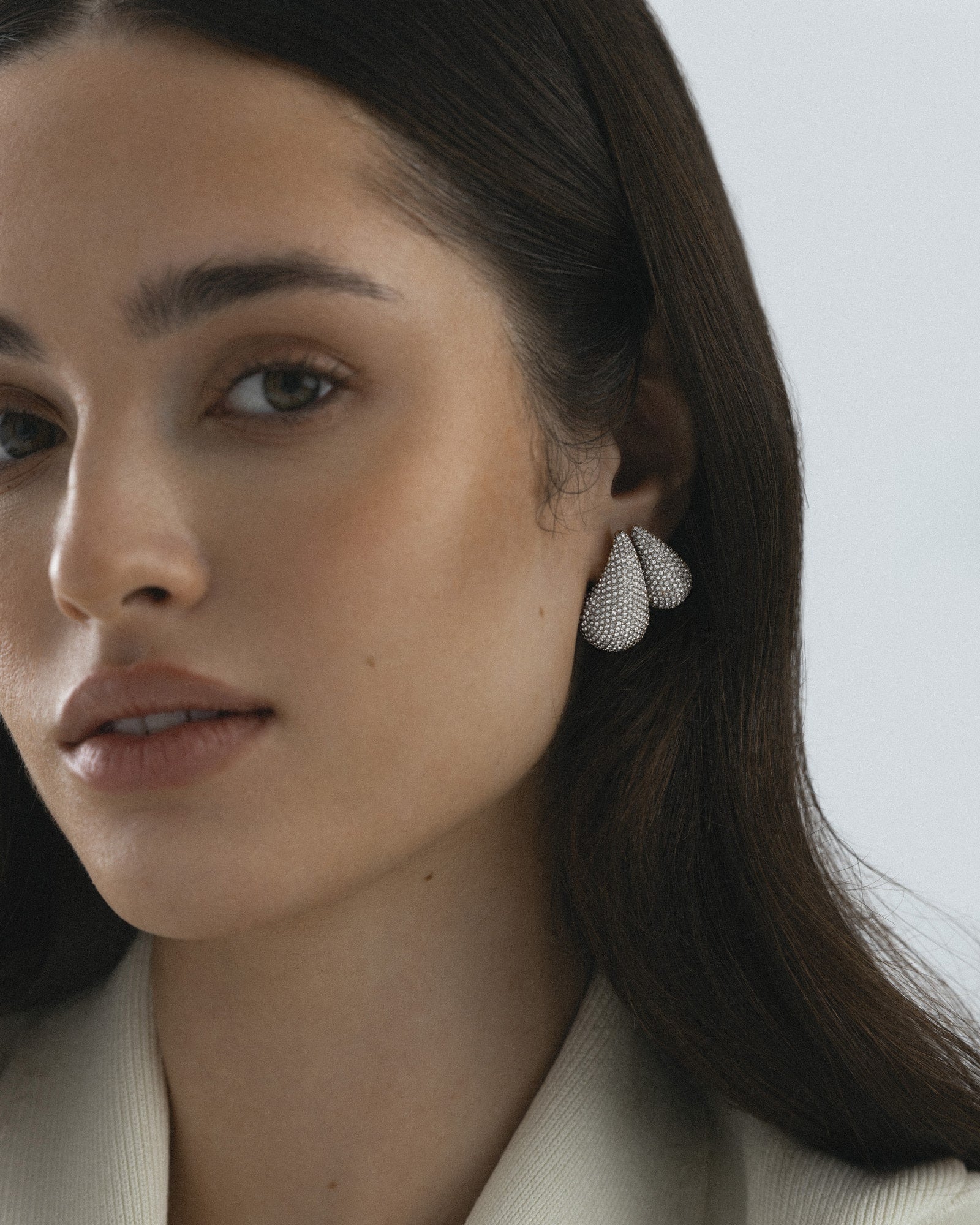 Pavé daring large earring - Image 6