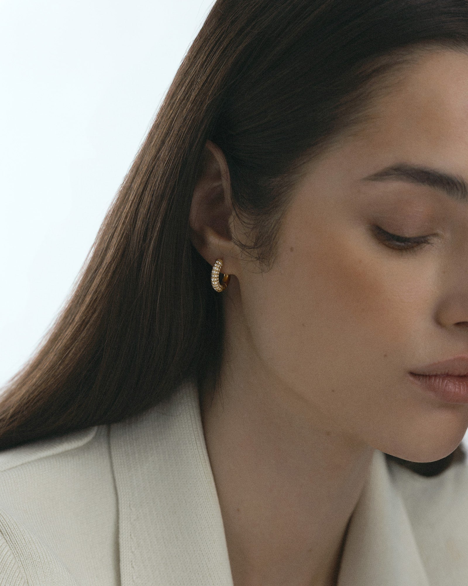 Pavé everyday medium hoops - Image 3