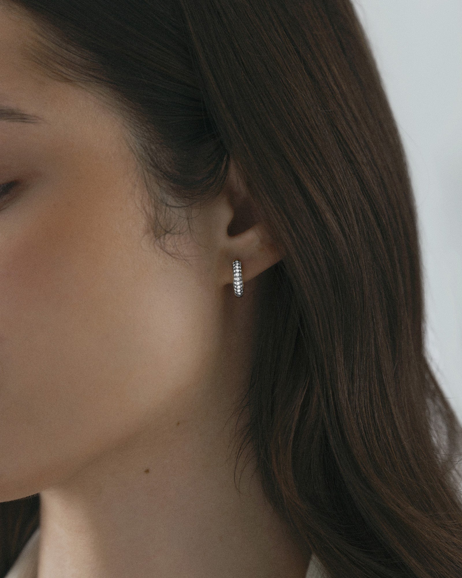 Pavé everyday small hoops - Image 3