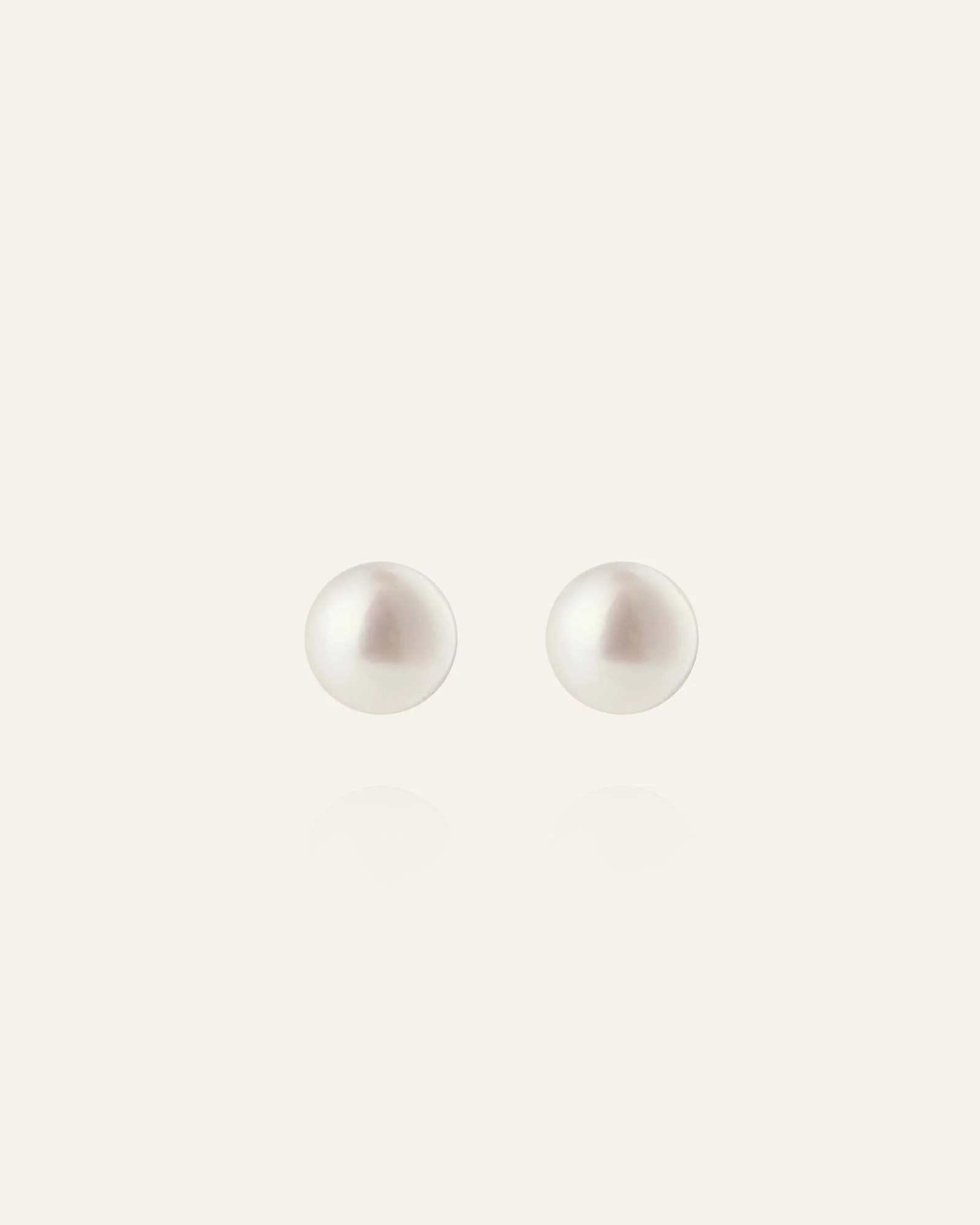 Pearl Studs Medium - Image 4
