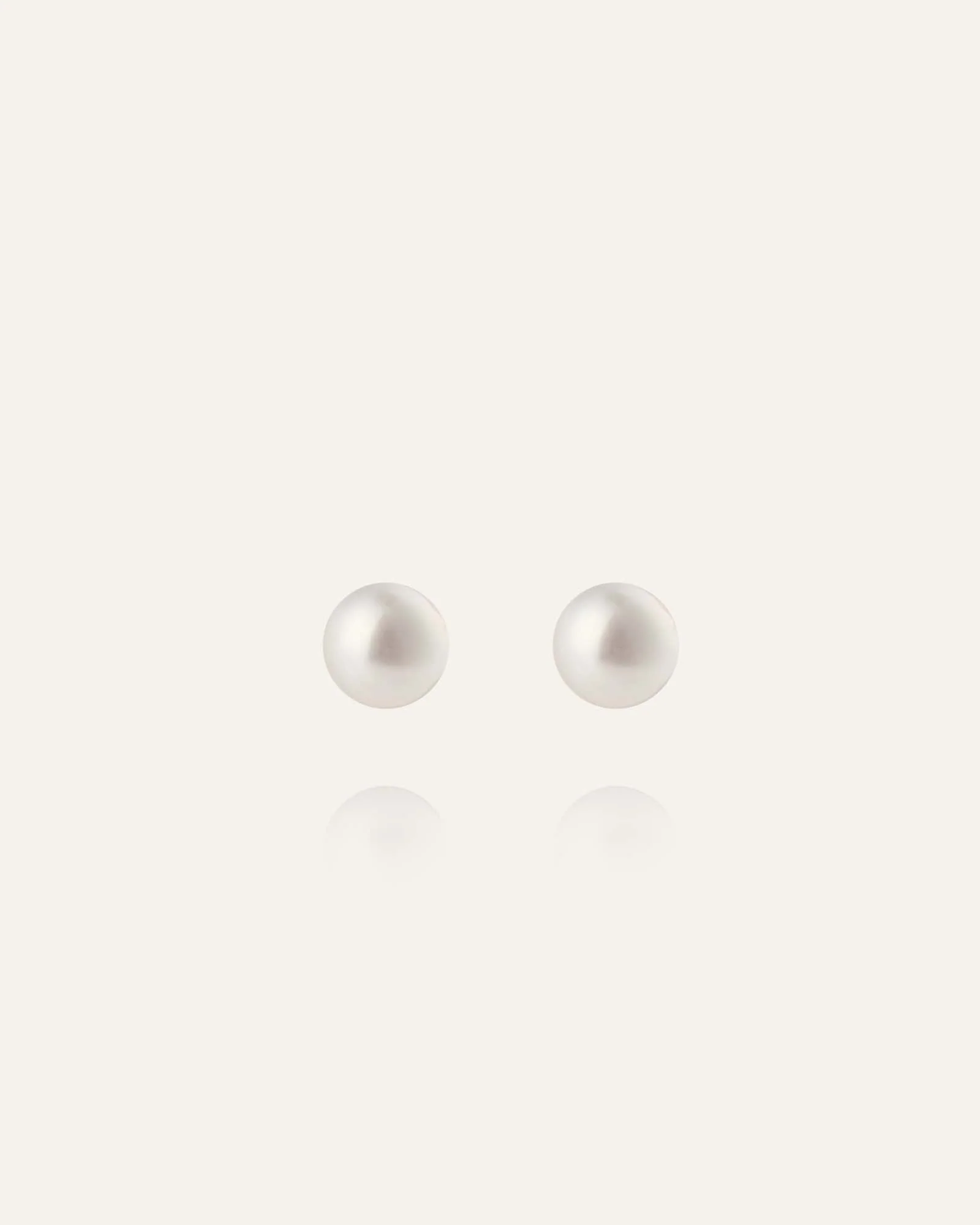 Pearl Studs Small - Image 4