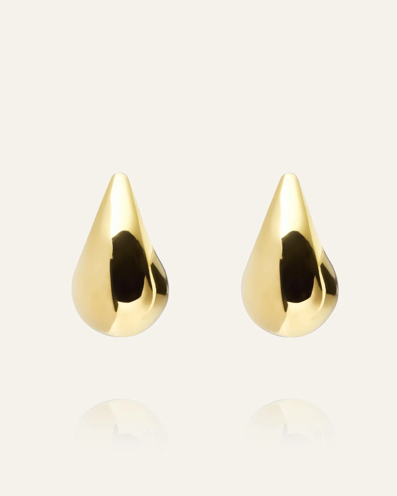 Plain daring large earring