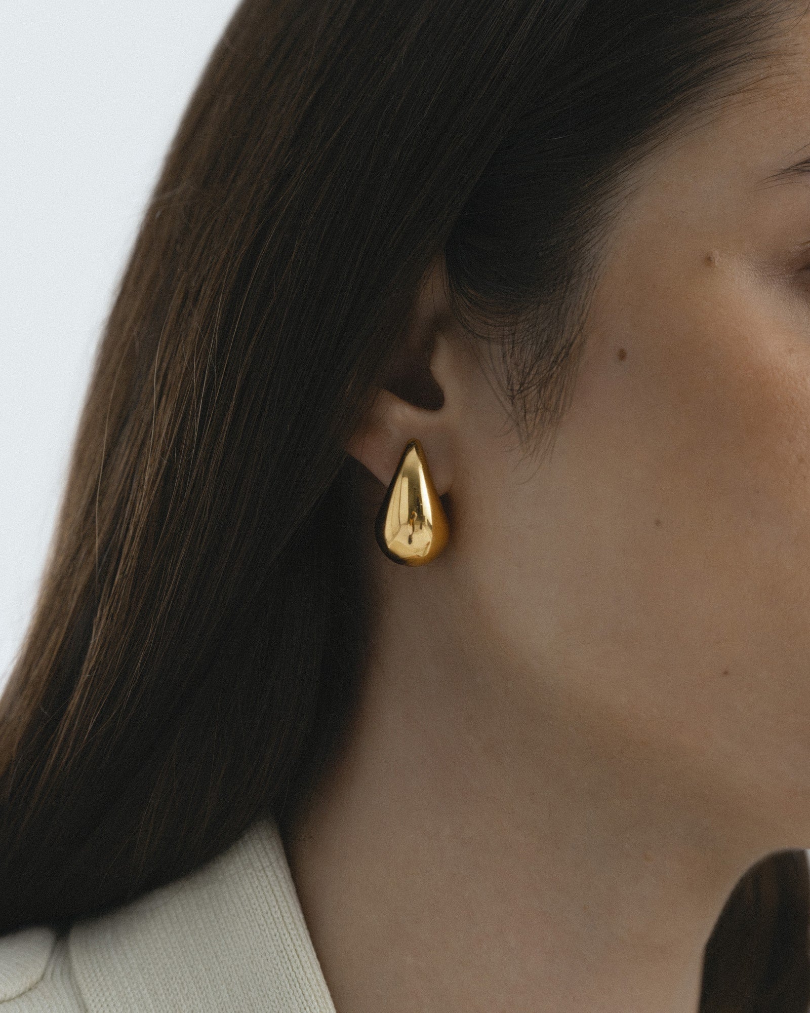 Plain daring large earring - Image 3