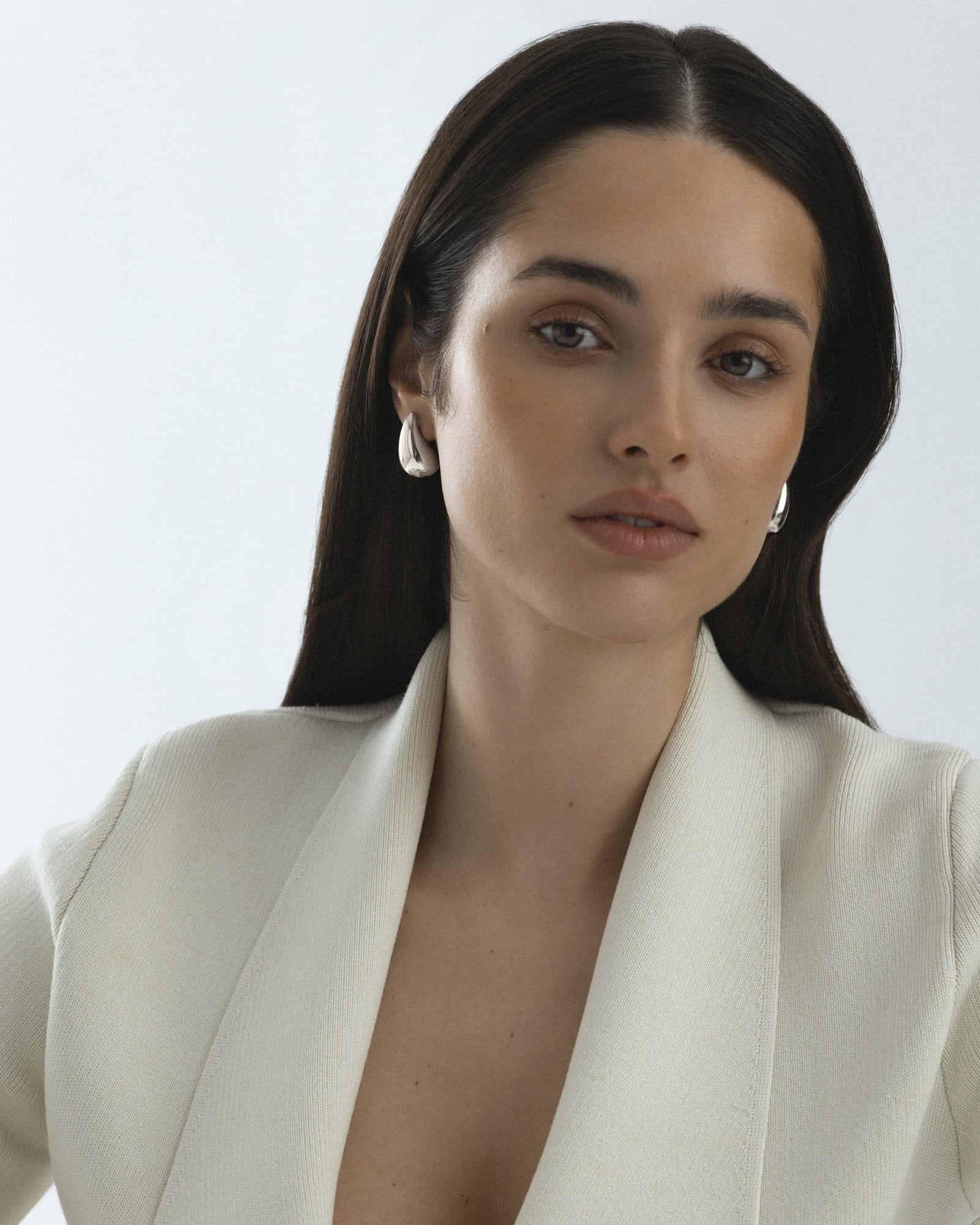 Plain daring large earring - Image 2
