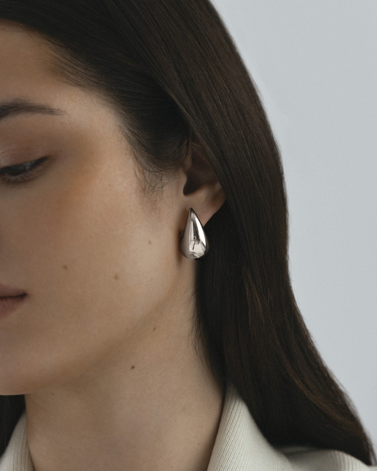 Plain daring large earring - Image 3