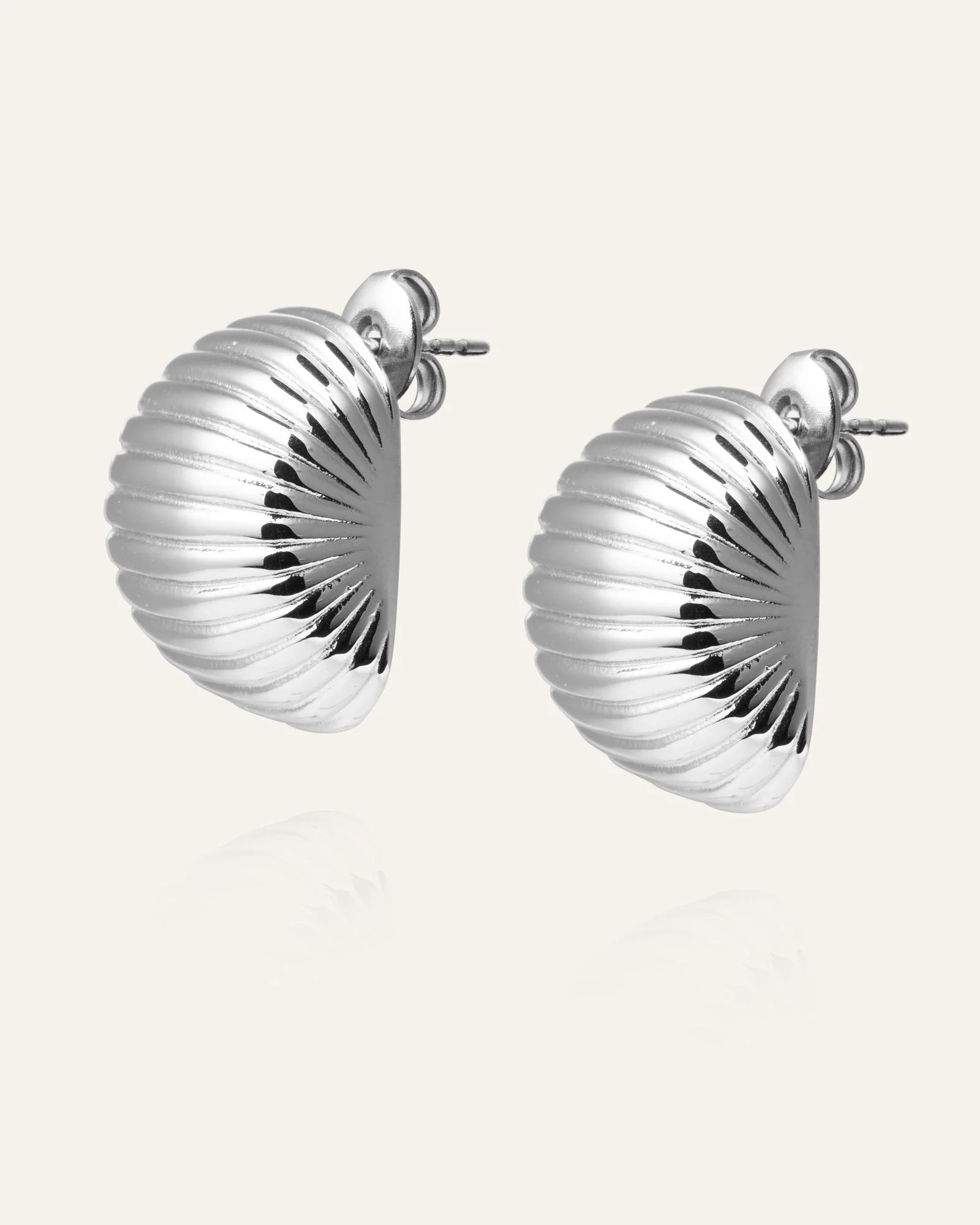 Retro Ribbed Earring - Image 4