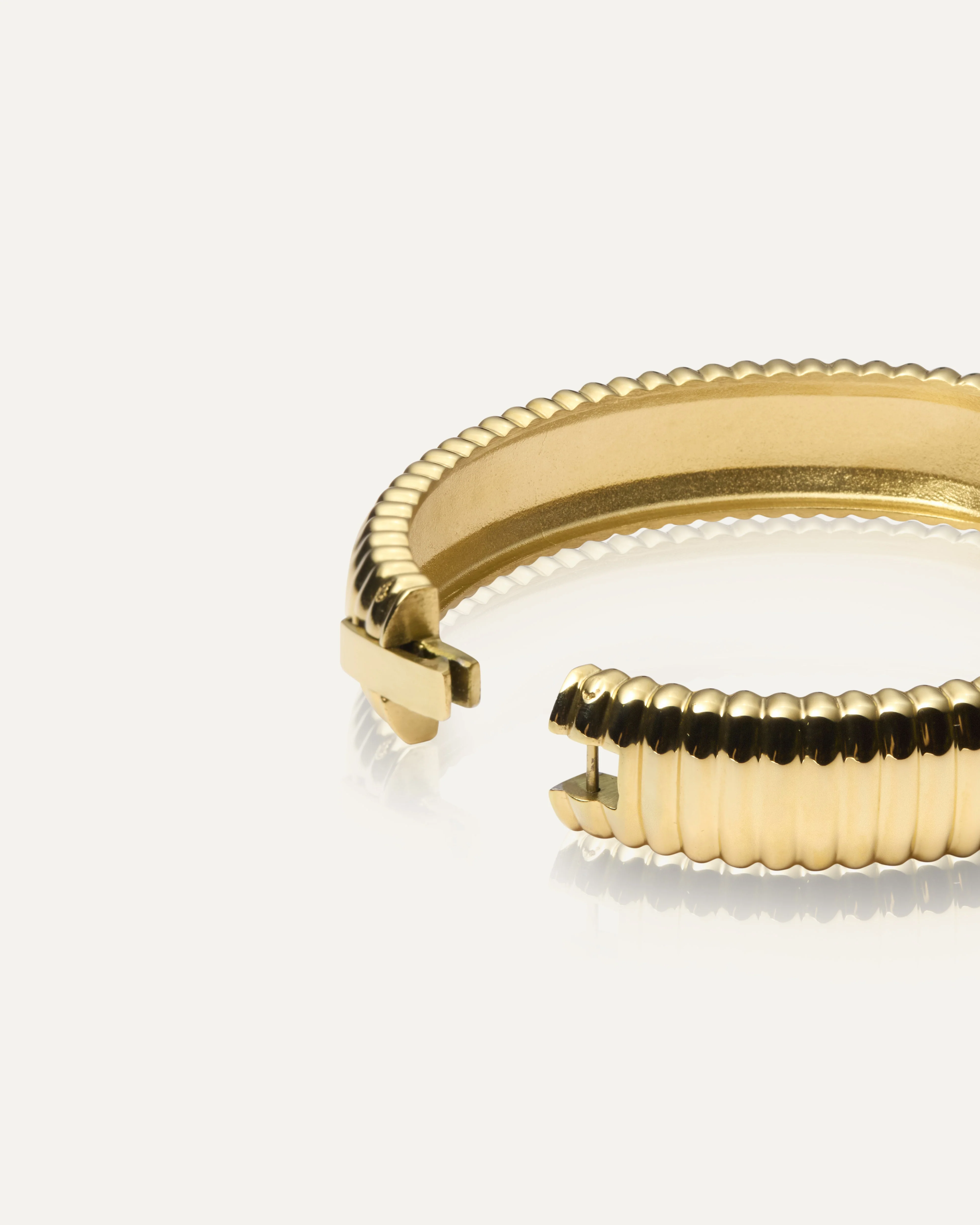 Retro Ribbed Bangle - Image 6