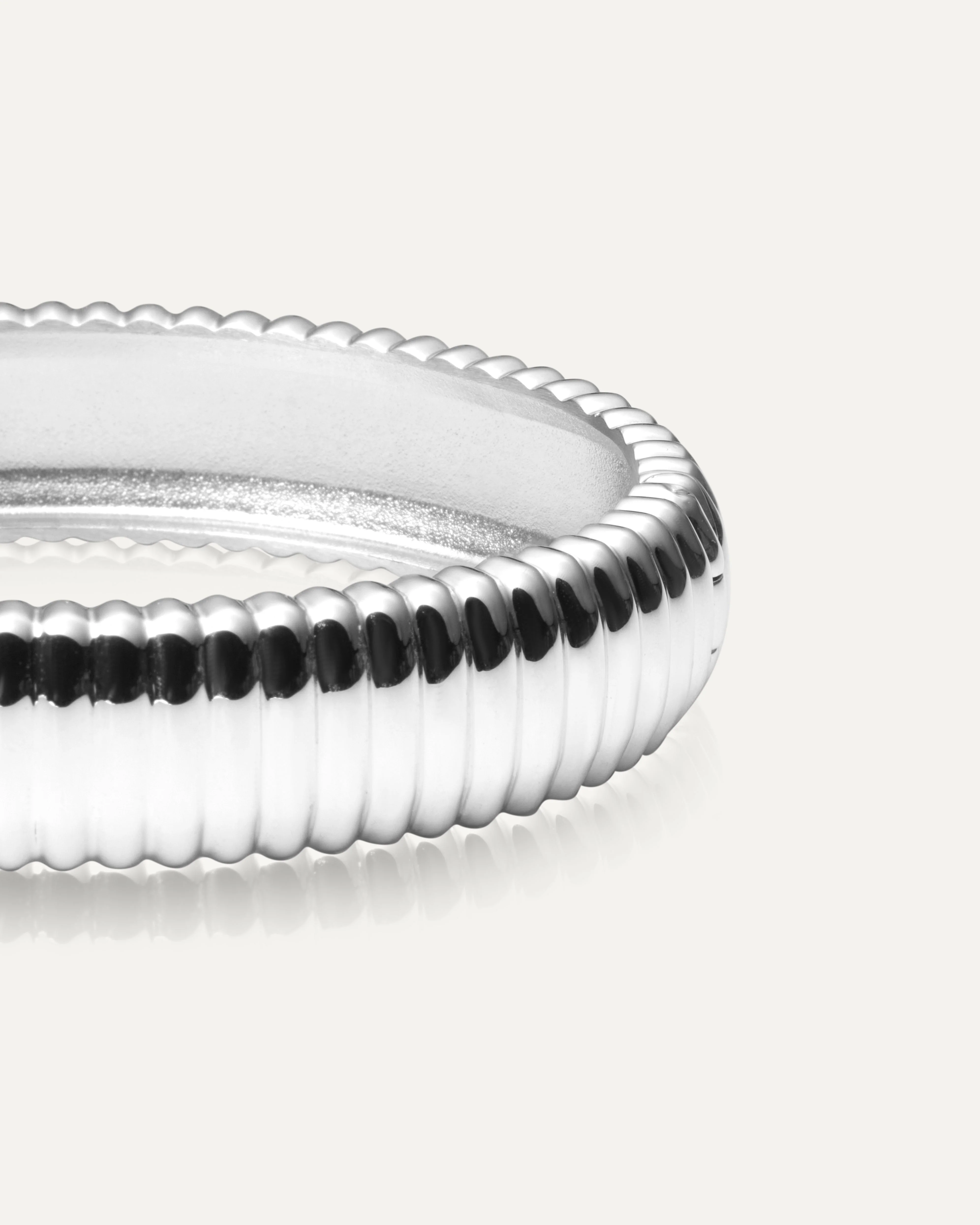 Retro Ribbed Bangle - Image 4
