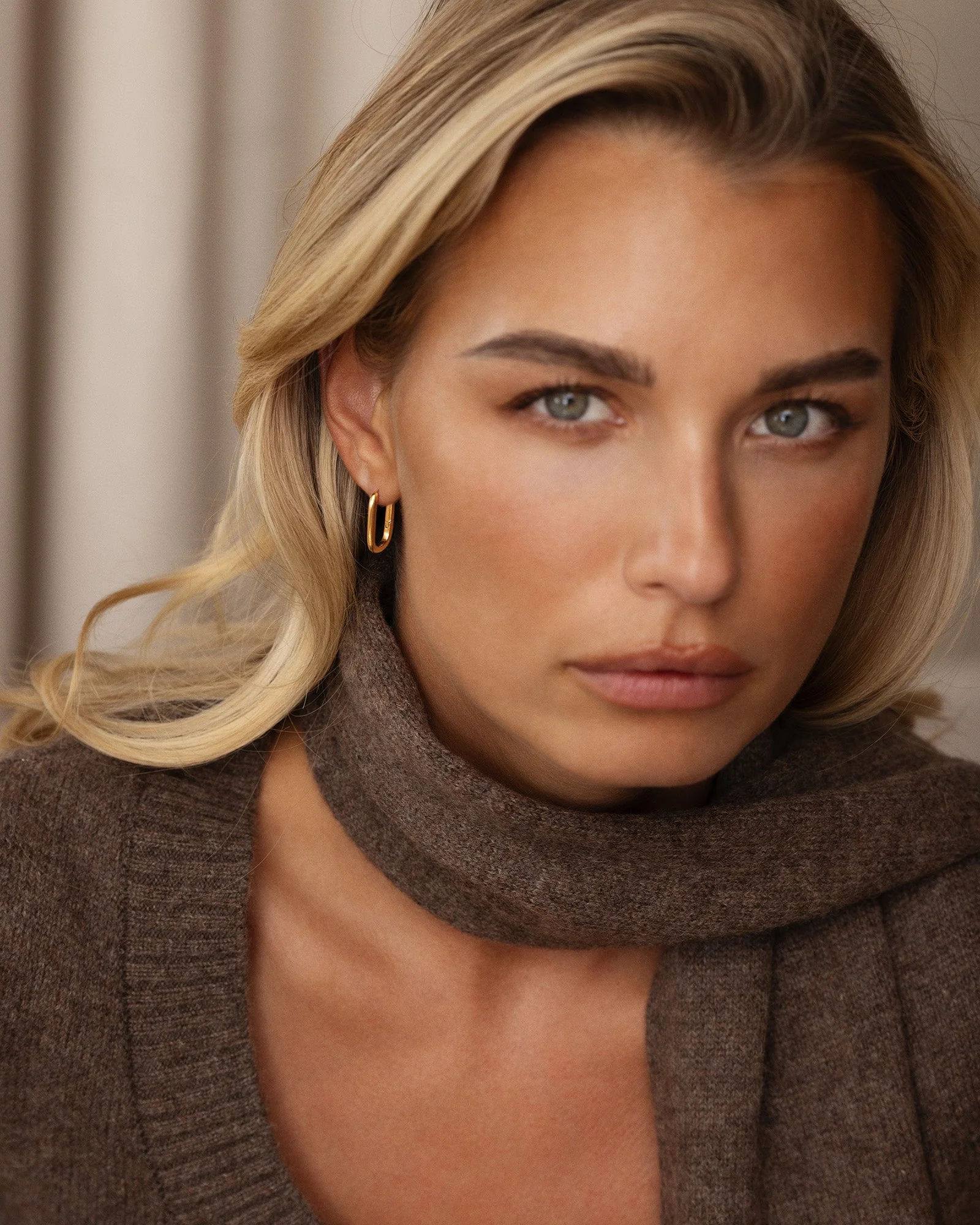 Slim Medium U-Hoops - Image 3