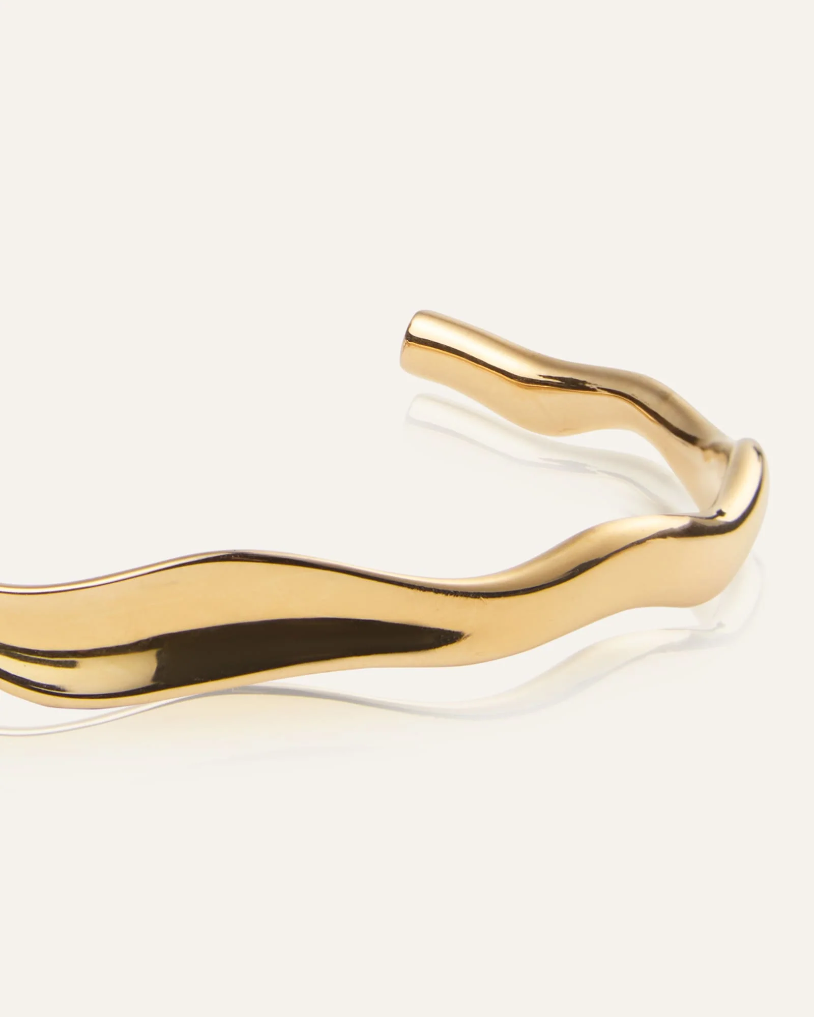 WAVY BOLDED CUFF BRACELET - Image 4
