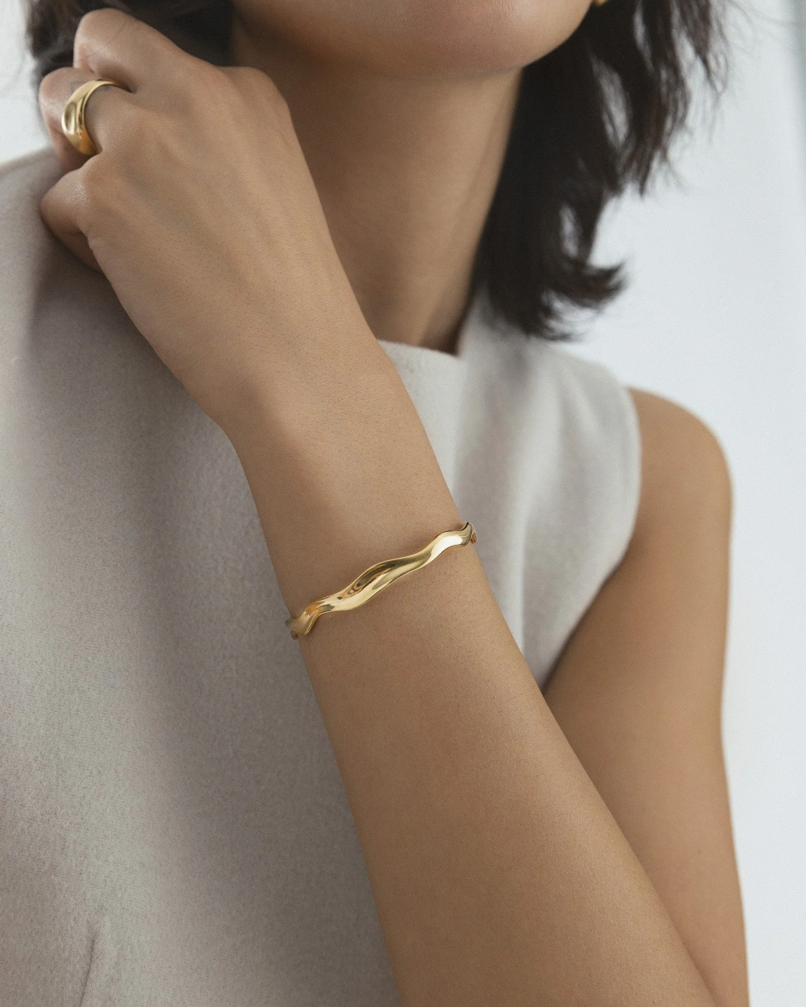WAVY BOLDED CUFF BRACELET - Image 6