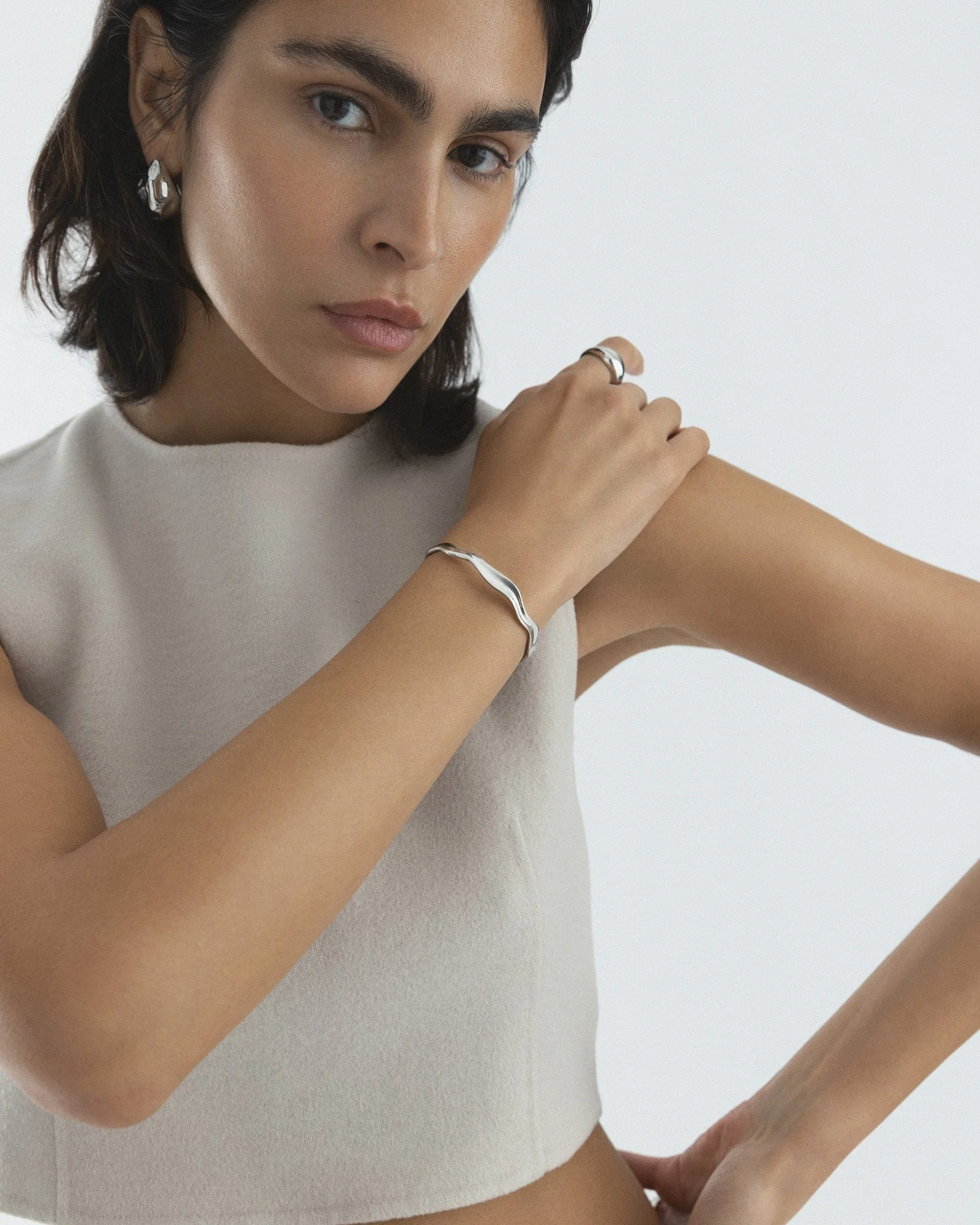 WAVY BOLDED CUFF BRACELET - Image 2