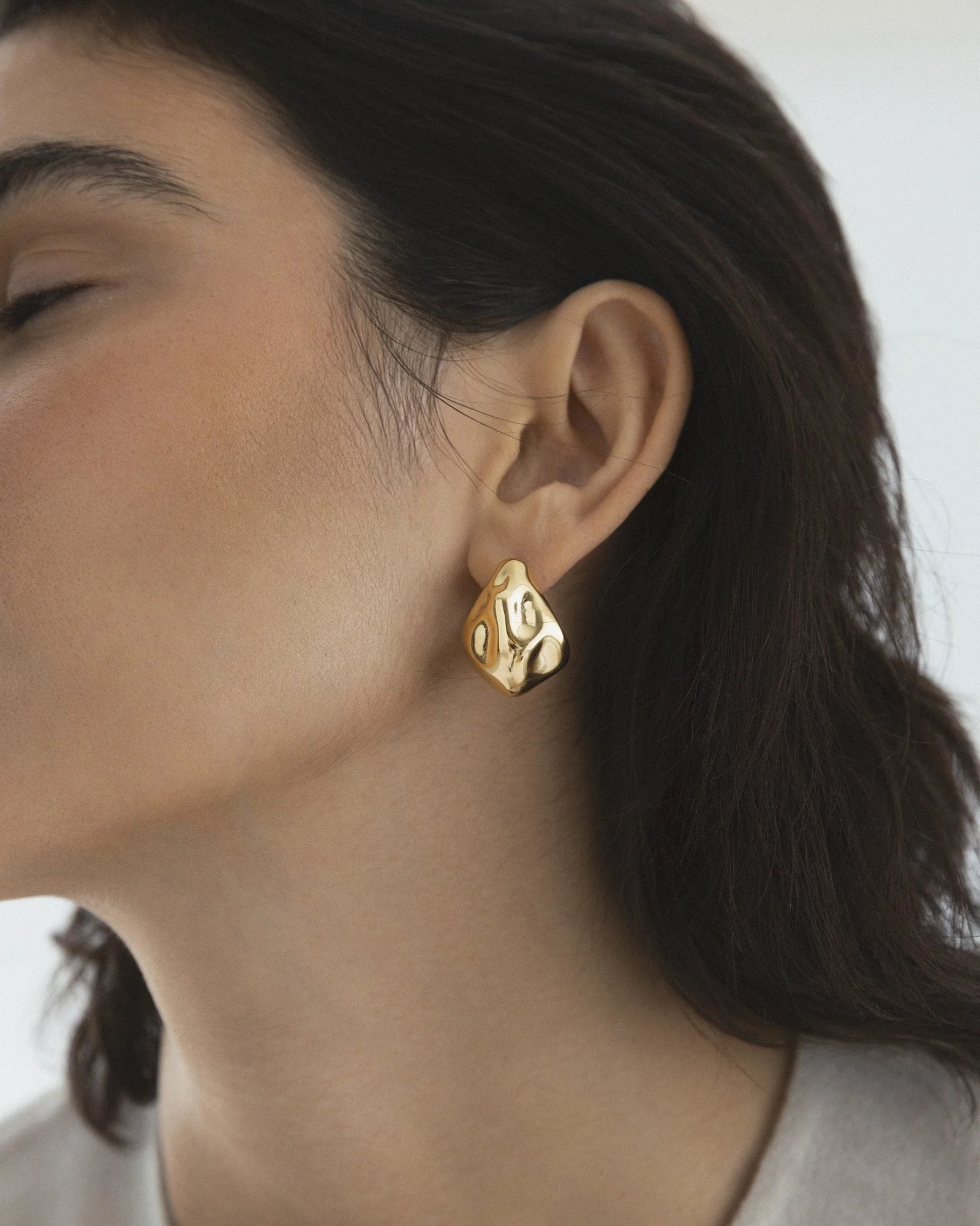 WAVY BOLDED DROP EARRING - Image 3
