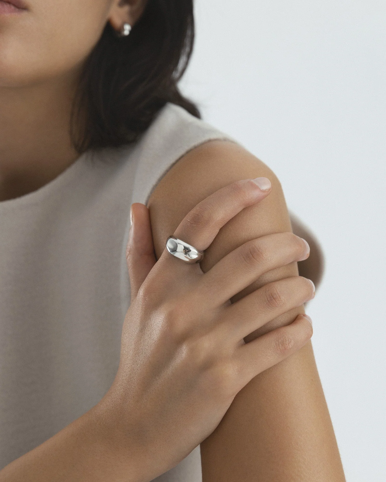 WAVY BOLDED LARGE RING - Image 3