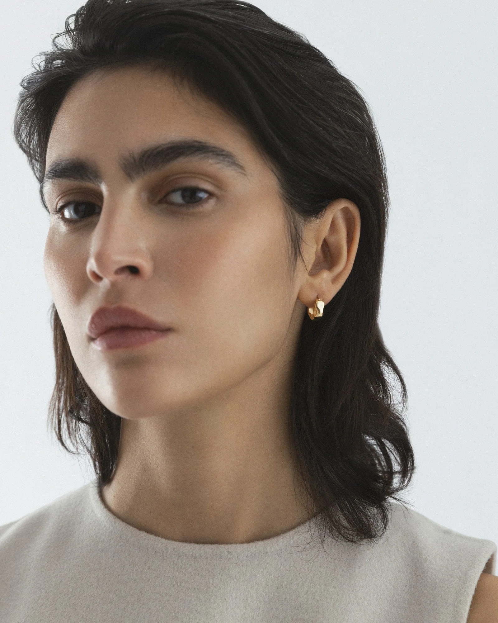 WAVY BOLDED MINI HOOPS - Image 2