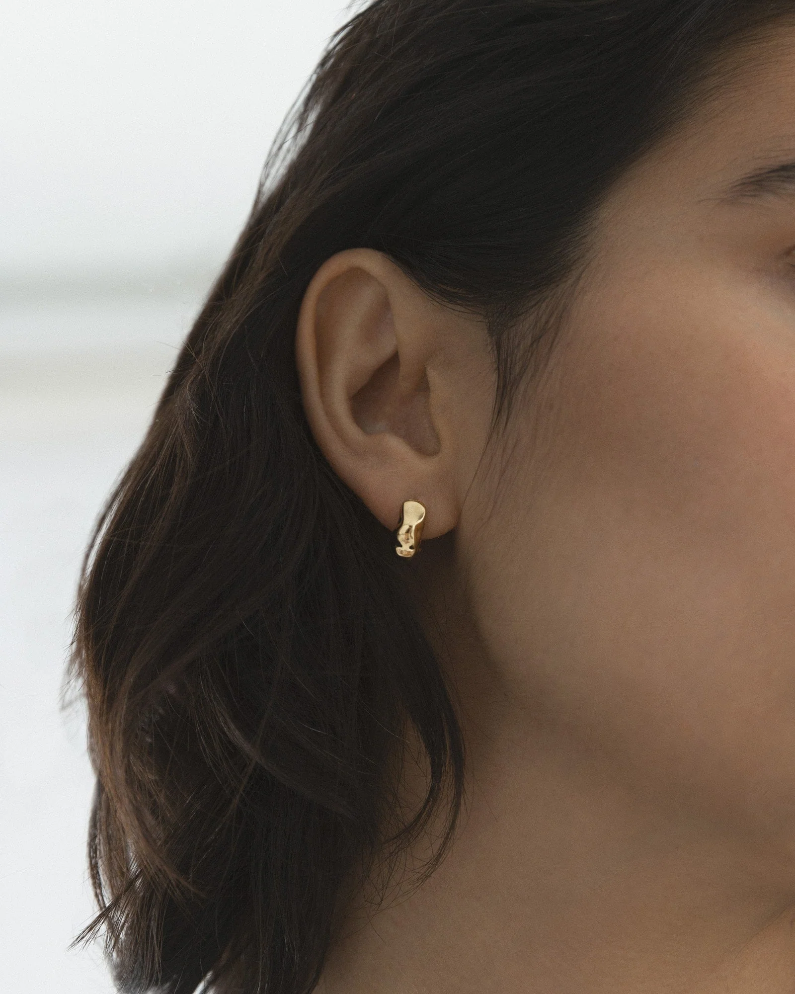 WAVY BOLDED MINI HOOPS - Image 3