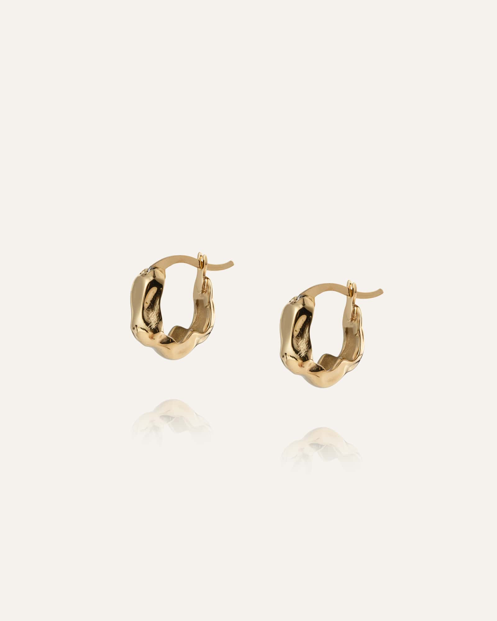 WAVY BOLDED MINI HOOPS - Image 4