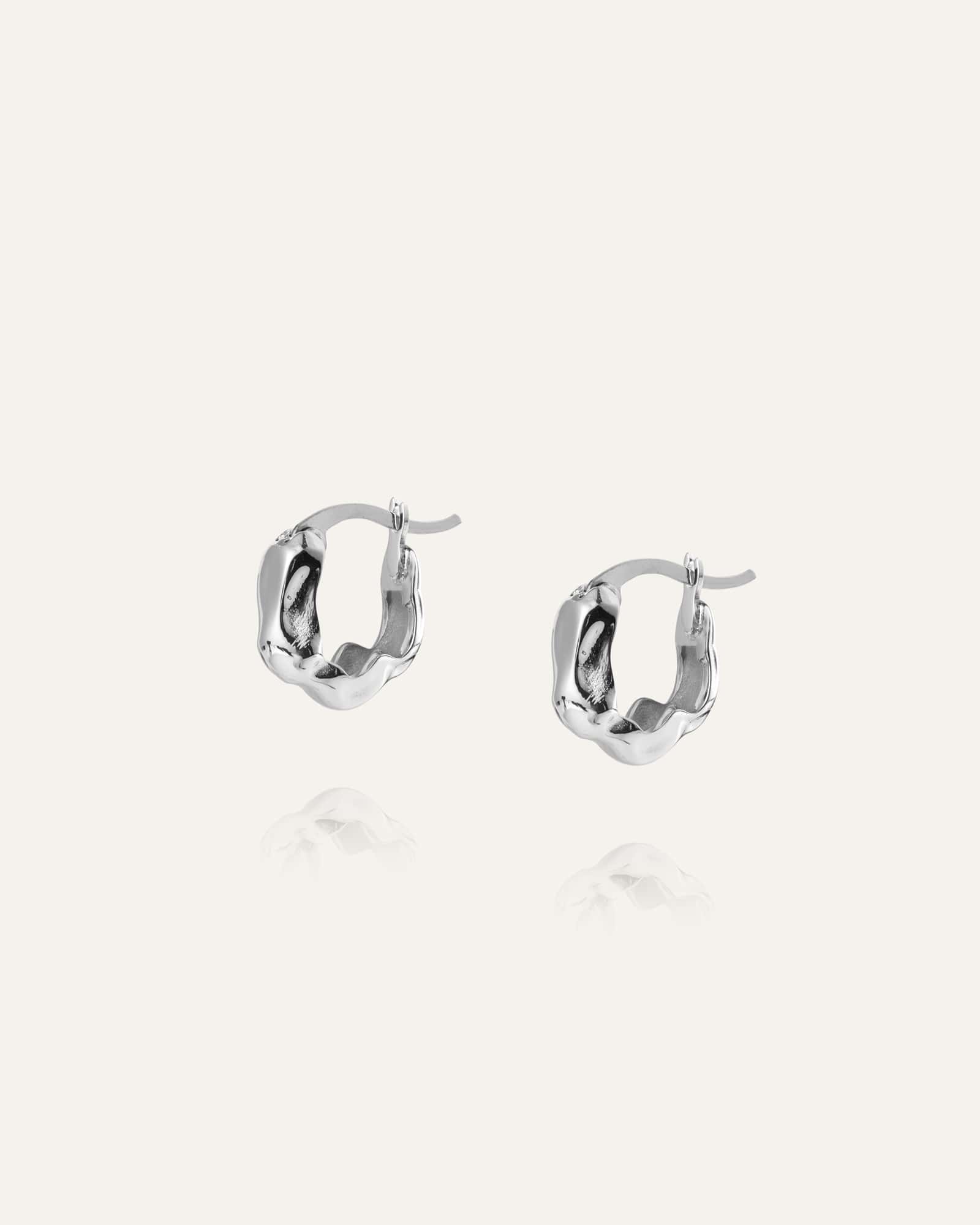 WAVY BOLDED MINI HOOPS - Image 4