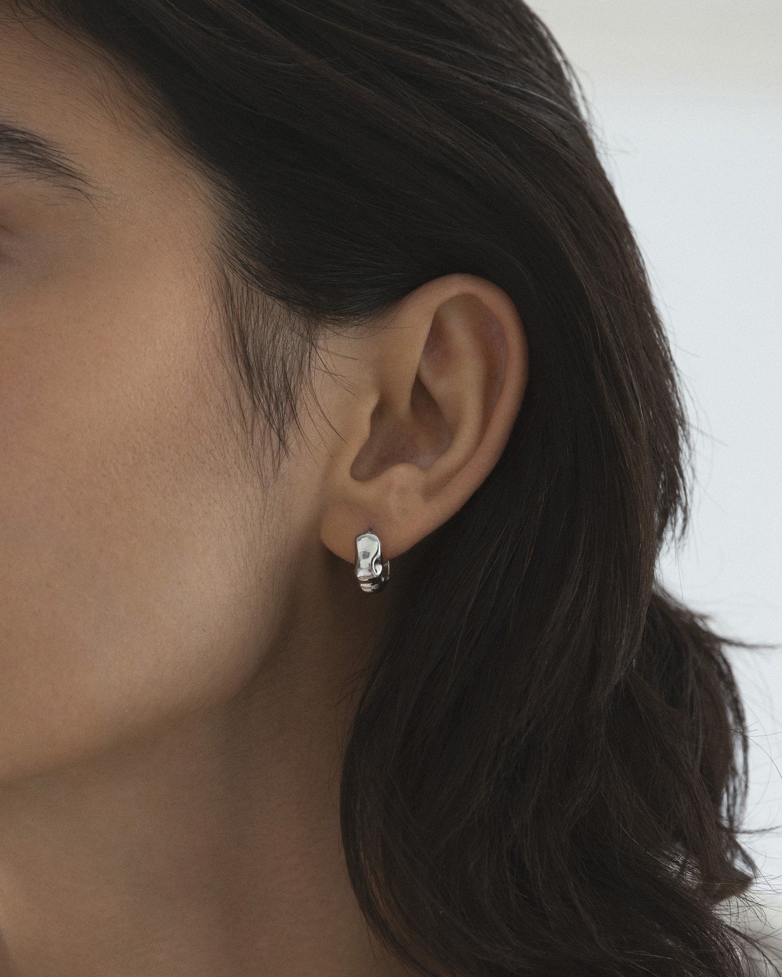 WAVY BOLDED MINI HOOPS - Image 6