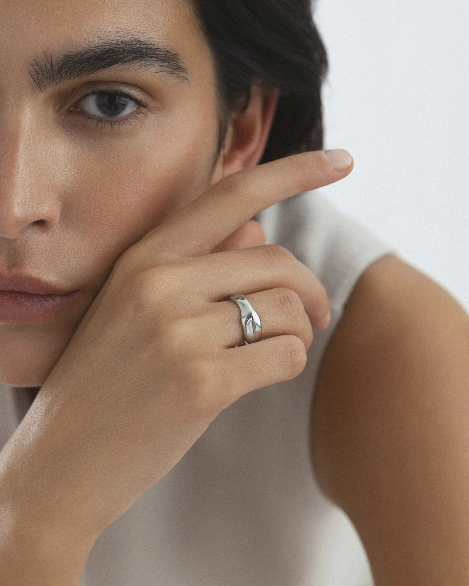 WAVY BOLDED RING - Image 3