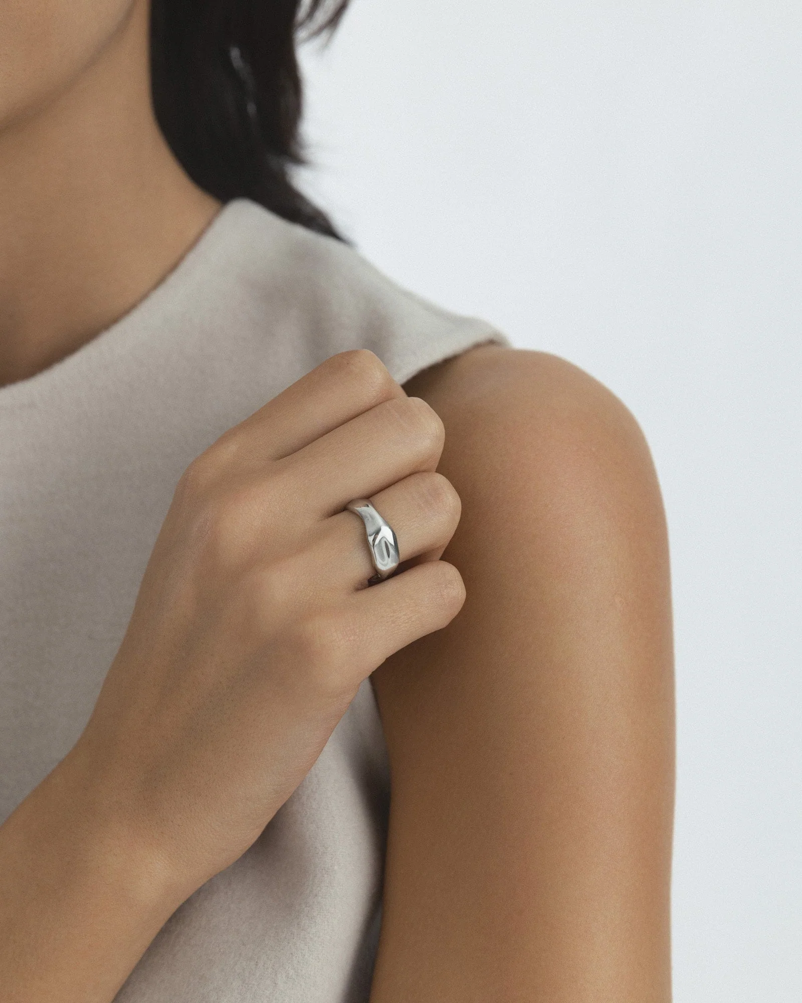 WAVY BOLDED RING - Image 6