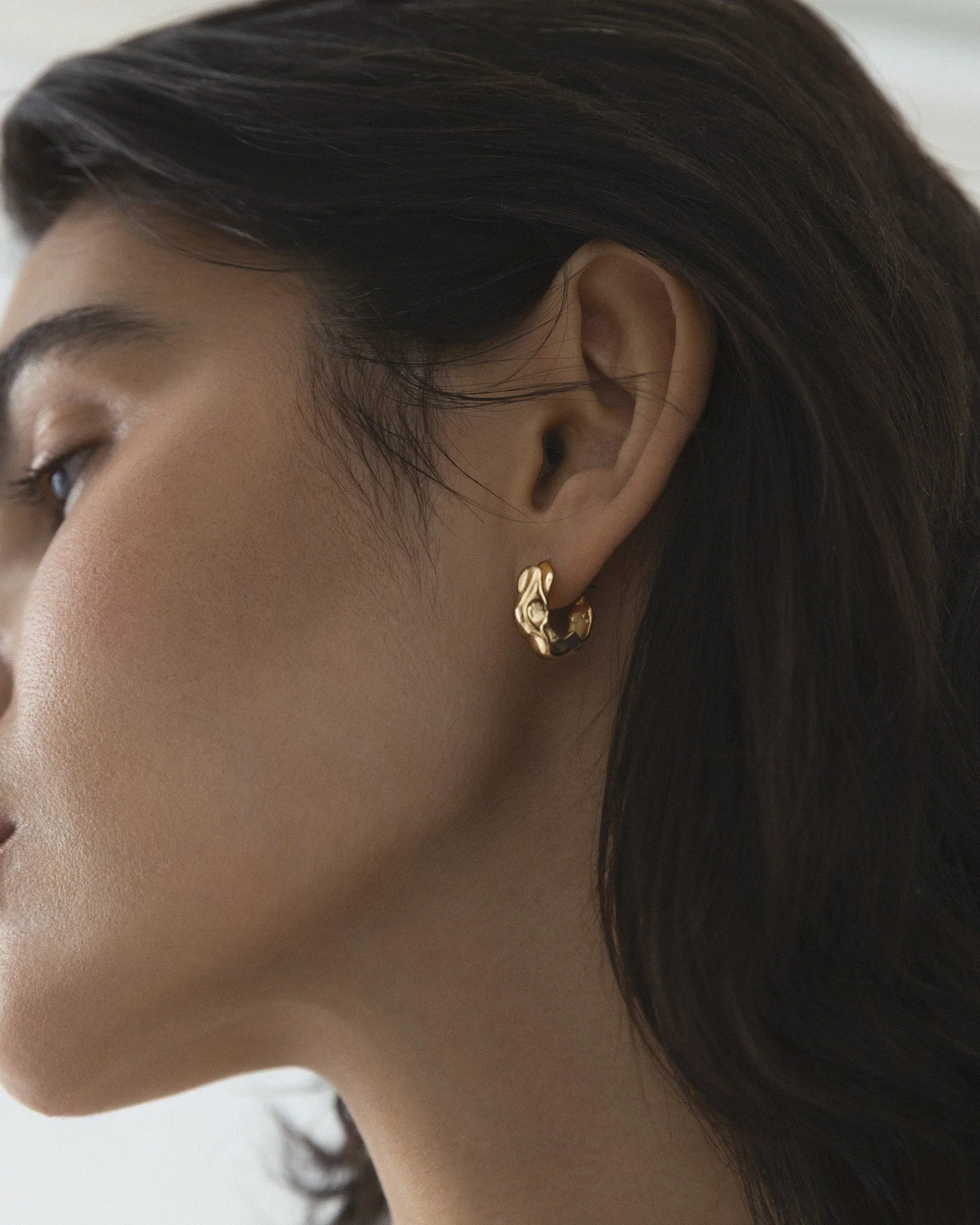 WAVY BOLDED SMALL HOOPS - Image 3