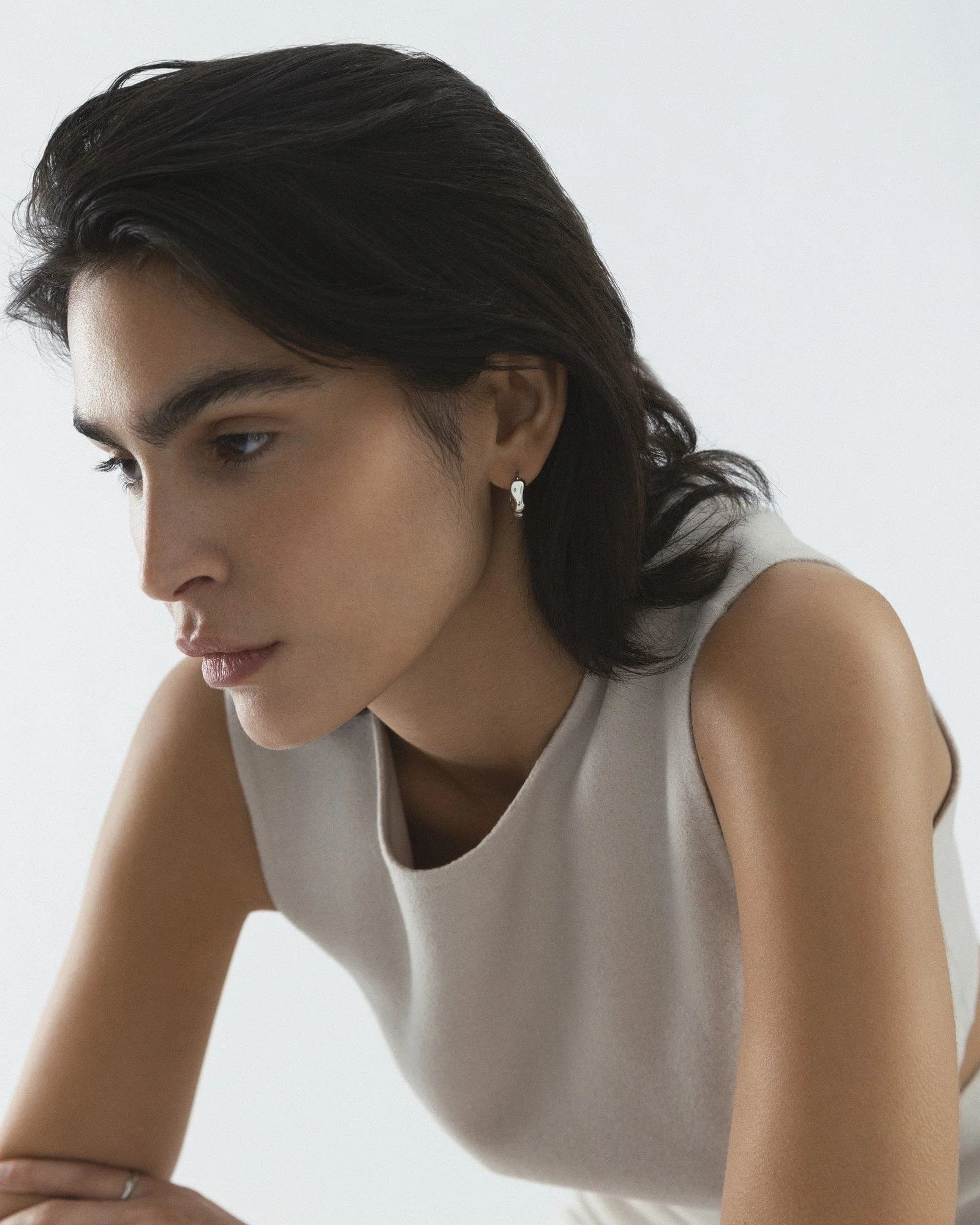 WAVY BOLDED SMALL HOOPS - Image 2