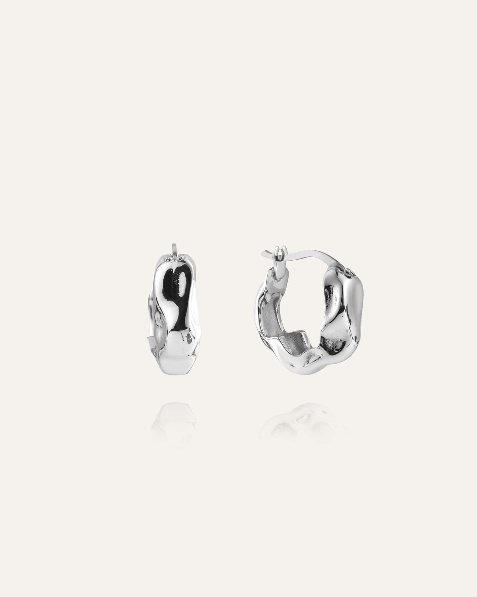 WAVY BOLDED SMALL HOOPS - Image 4